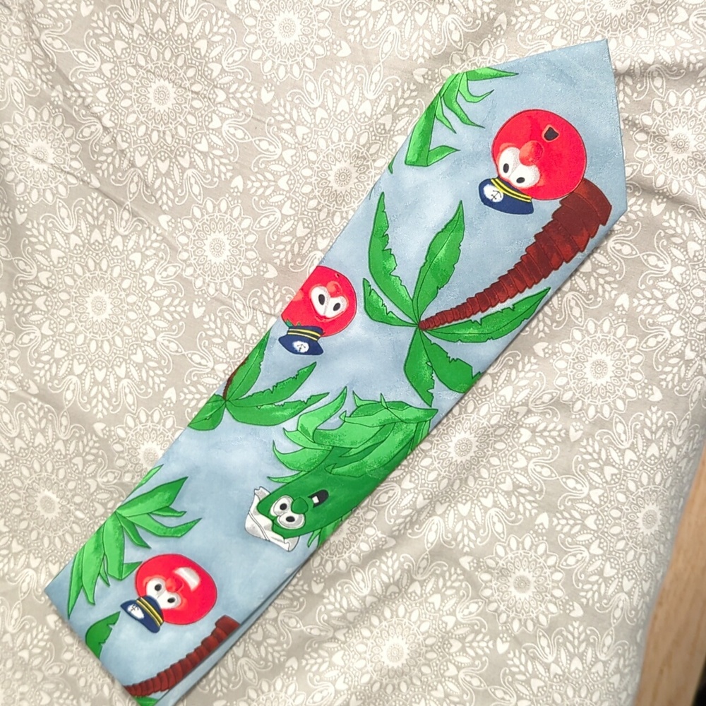 Last chance before I give away: Veggie tales tie